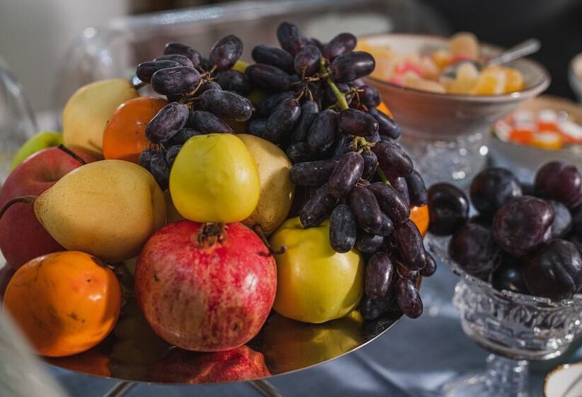 فندق Zarafshon Parkside