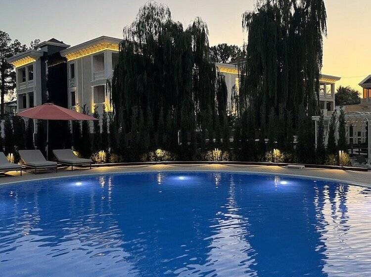 فندق Zarafshon Parkside