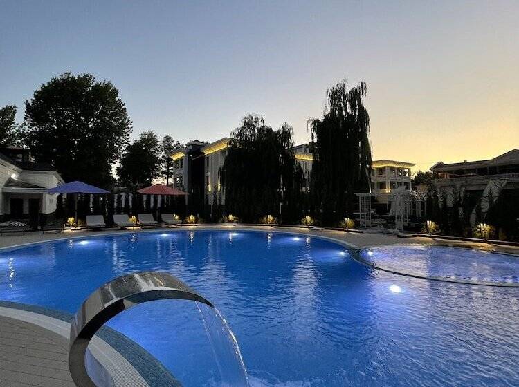 فندق Zarafshon Parkside