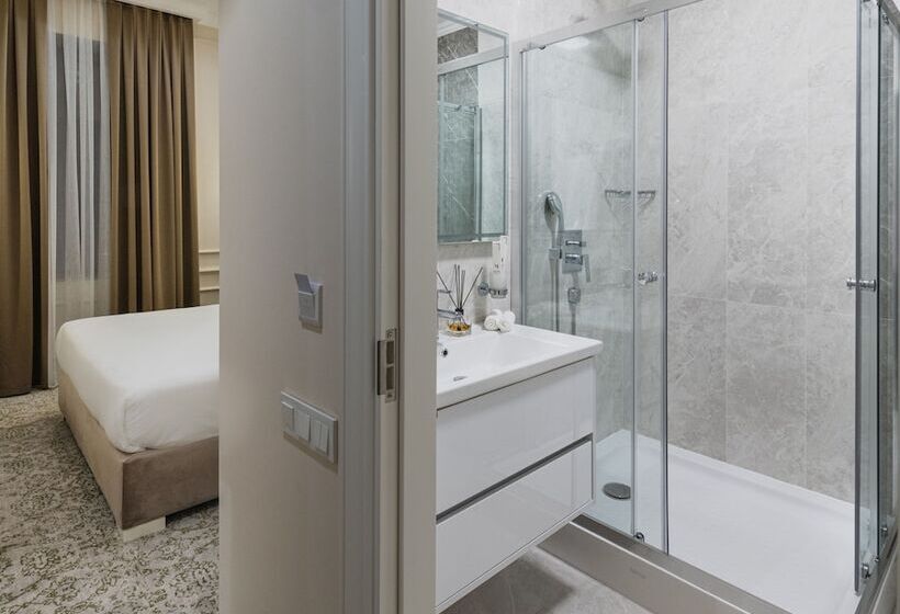 فندق Zarafshon Parkside