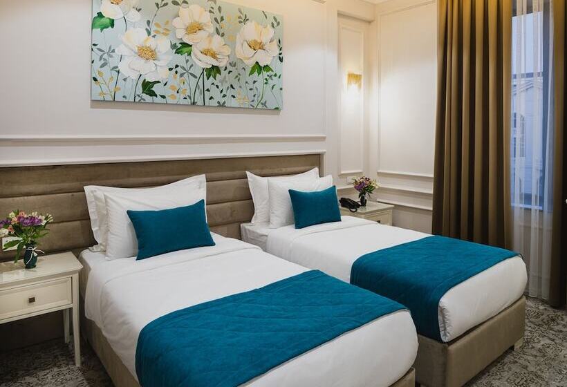 فندق Zarafshon Parkside