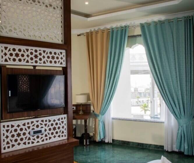 Indralok Palace Hotel And Resort