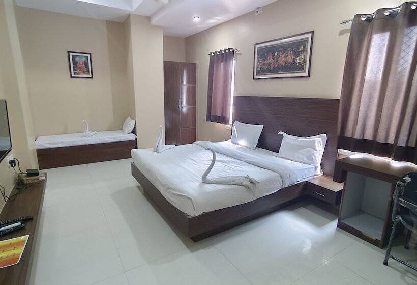 Kanha Hotel & Resort