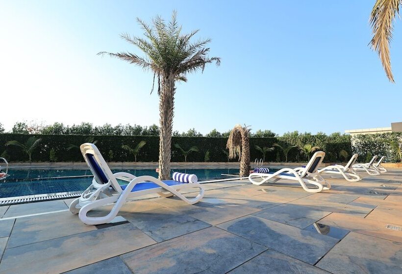 Krishna Hotel And Resort