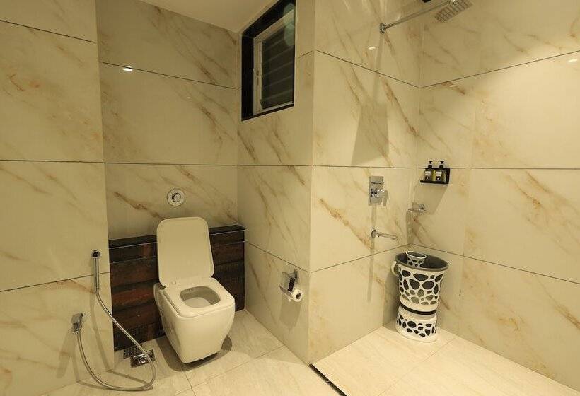 Krishna Hotel And Resort