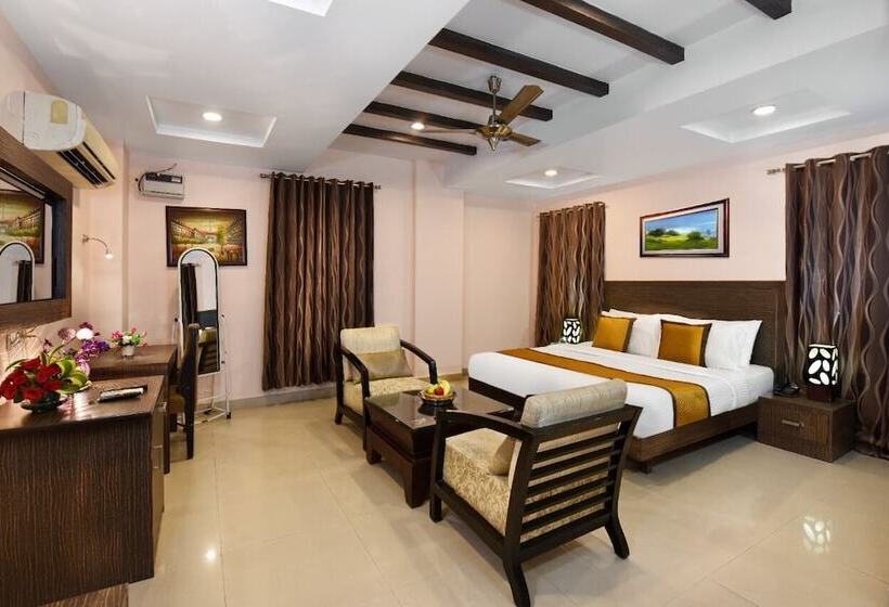 Le Crescent Hotel By Trot, Indirapuram