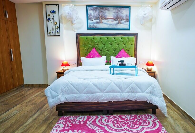 Lime Tree Hotel Near 32nd Milestone