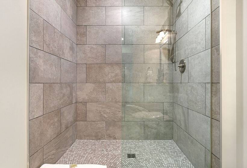 Amazing 4 Bedroom Haven In The Heart Of New Orleans