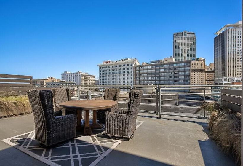 Nola Charm Luxury 4 Bed Retreat Steps From French Quarter