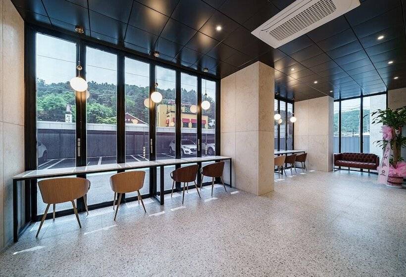 مُتل Pocheo Alma