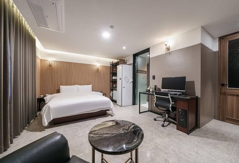 مُتل Pocheo Alma