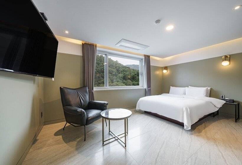 مُتل Pocheo Alma