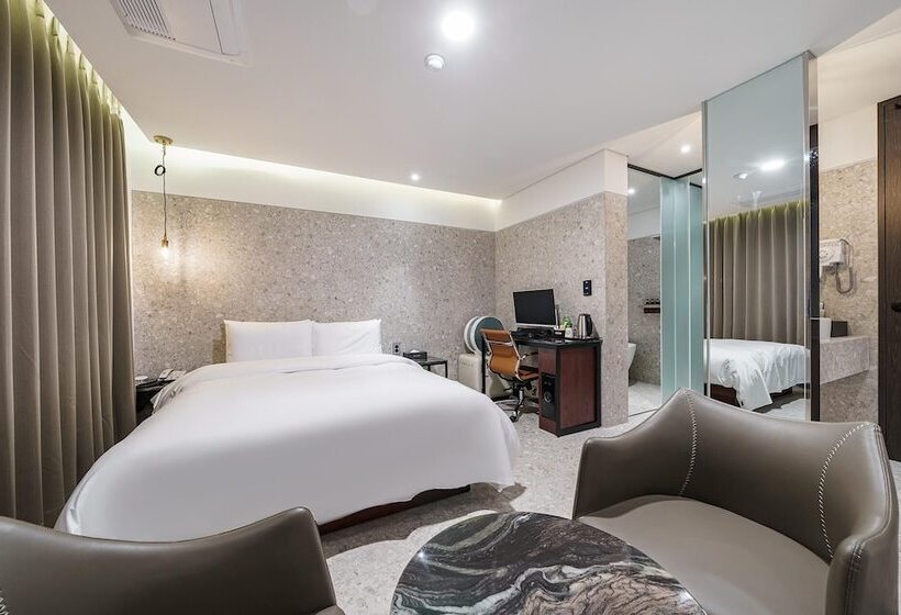 مُتل Pocheo Alma