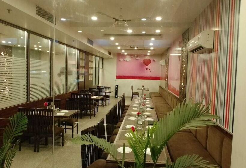 The Palm Hotel & Restaurant