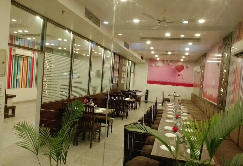 The Palm Hotel & Restaurant