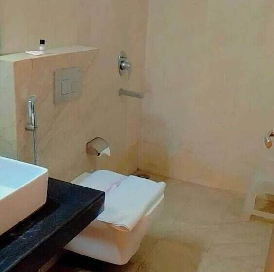 The Palm Hotel & Restaurant