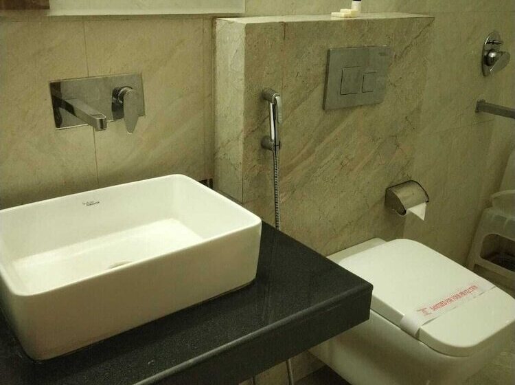 The Palm Hotel & Restaurant