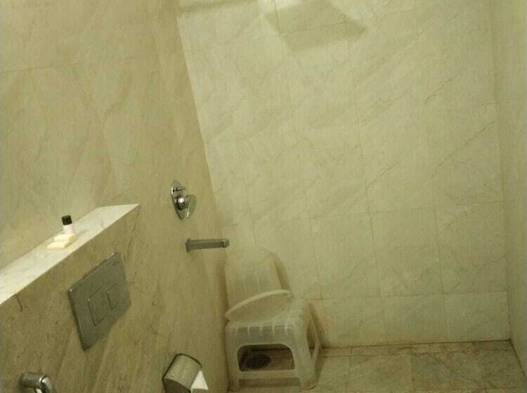 The Palm Hotel & Restaurant