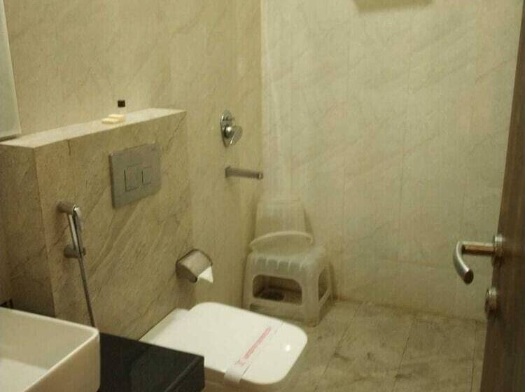 The Palm Hotel & Restaurant