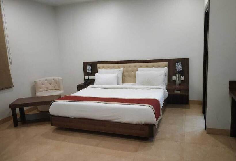 The Palm Hotel & Restaurant