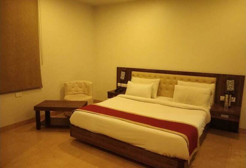 The Palm Hotel & Restaurant