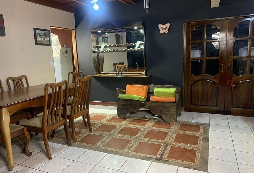 مبيت وإفطار Gardens House, Airport Juan Santamaría, Alajuela, San Jose