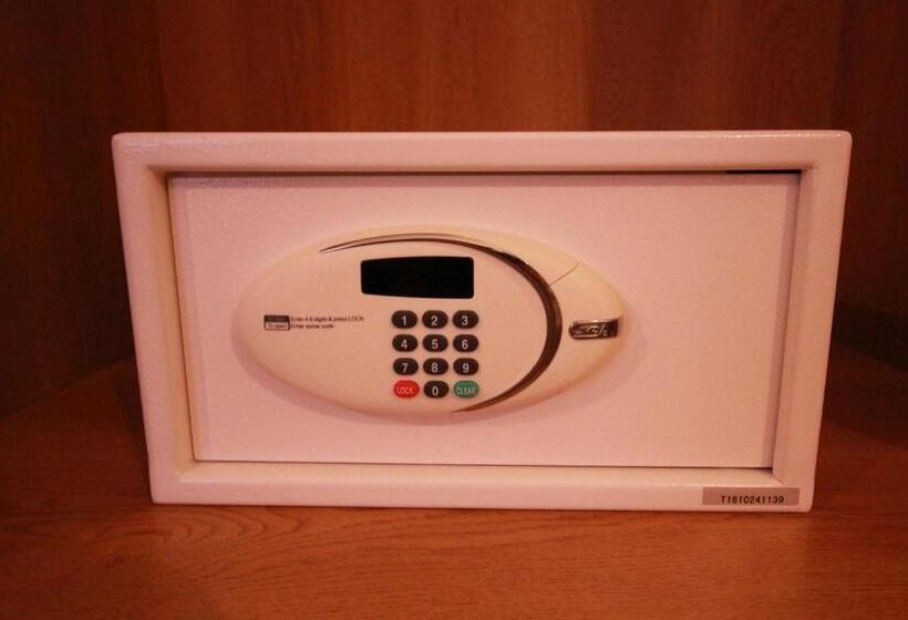 Ferra Hotel And Garden Suites