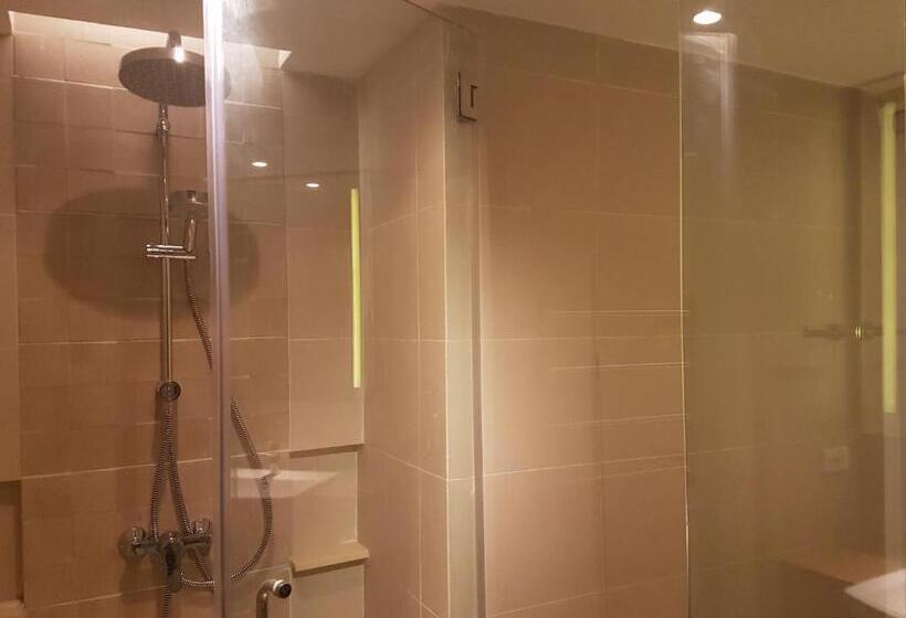 Ferra Hotel And Garden Suites