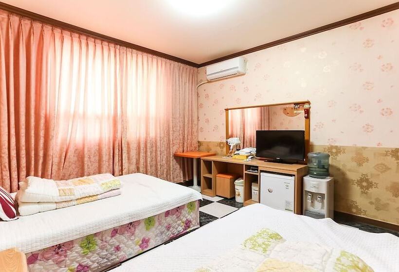 Gangneung Gyeongpodae Donghae Motel