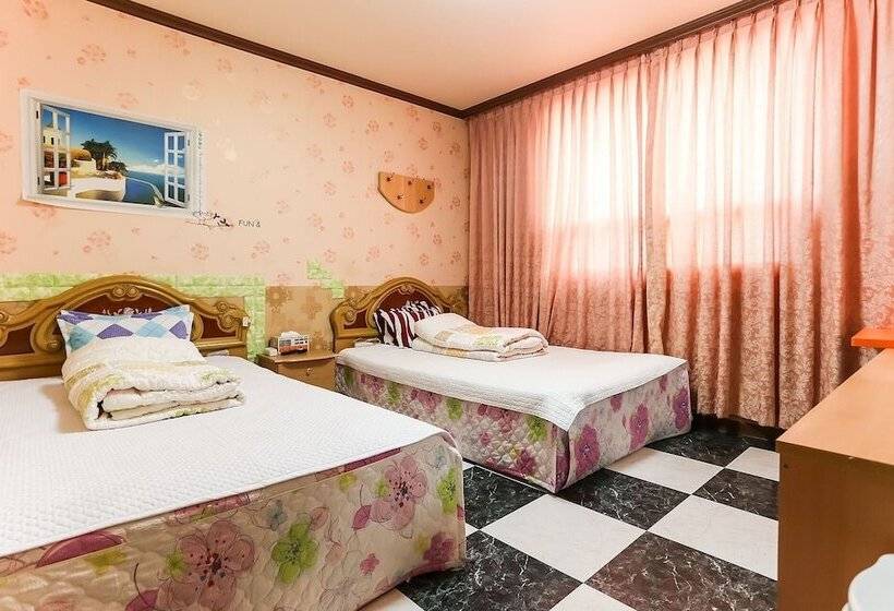 Gangneung Gyeongpodae Donghae Motel