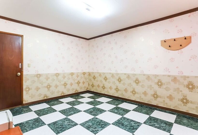 Gangneung Gyeongpodae Donghae Motel