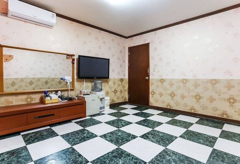 Gangneung Gyeongpodae Donghae Motel