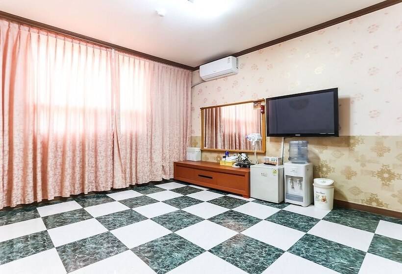 Gangneung Gyeongpodae Donghae Motel