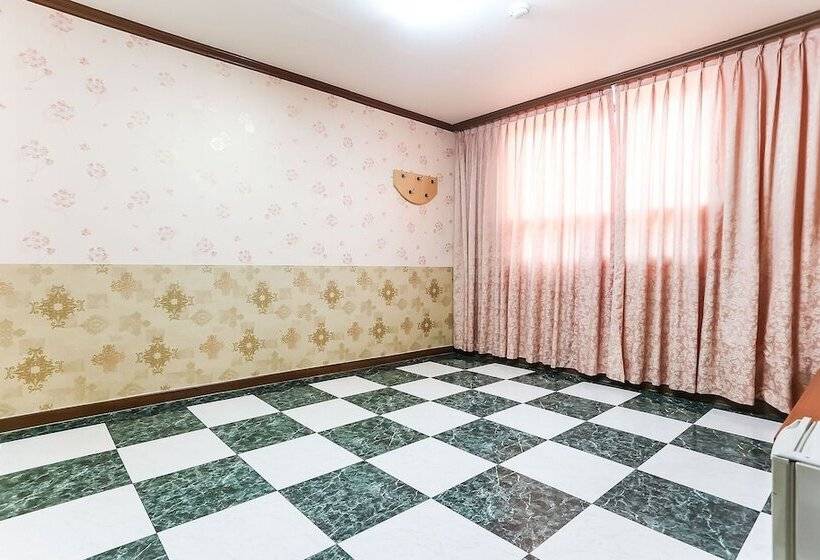 Gangneung Gyeongpodae Donghae Motel