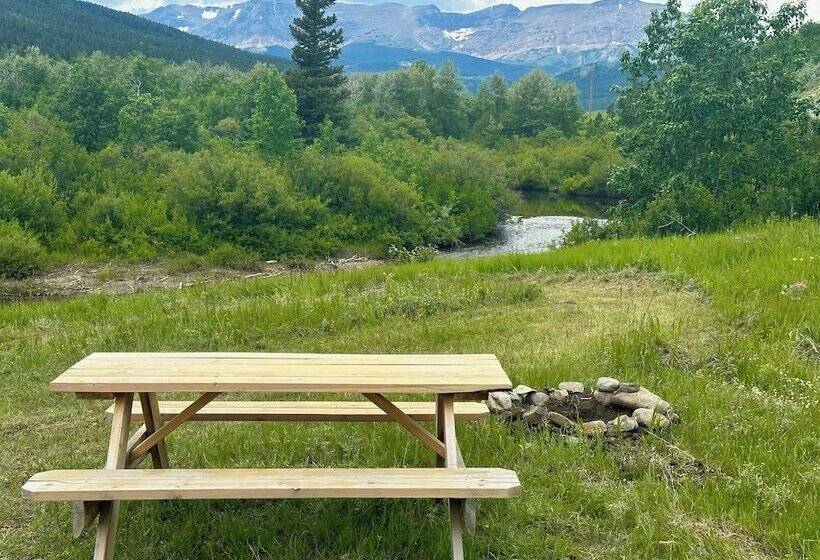 Glacier Grizzly Resort   Glamping