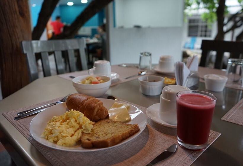 هتل Ayre By Baltra