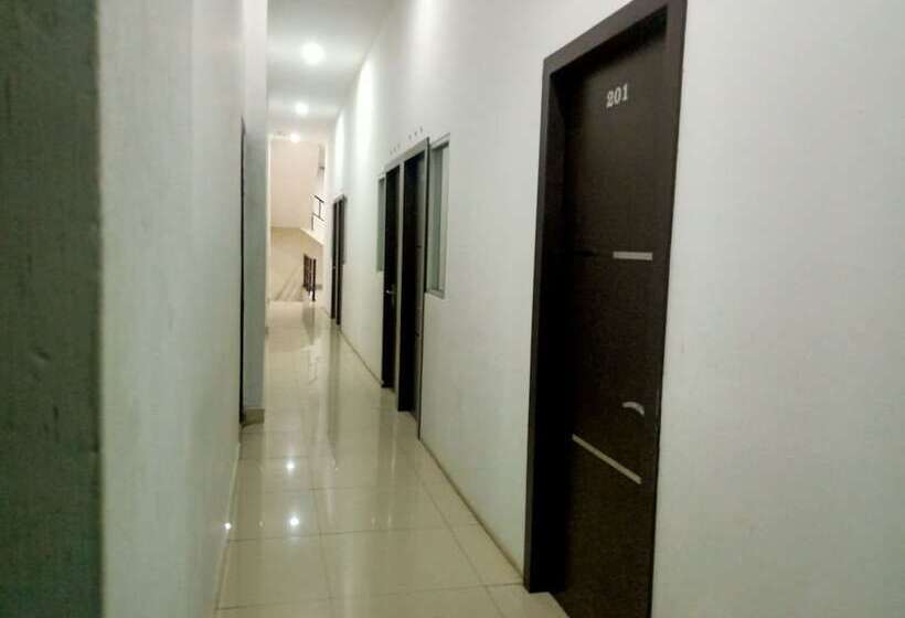 בית מלון כפרי Azzahra Syariah