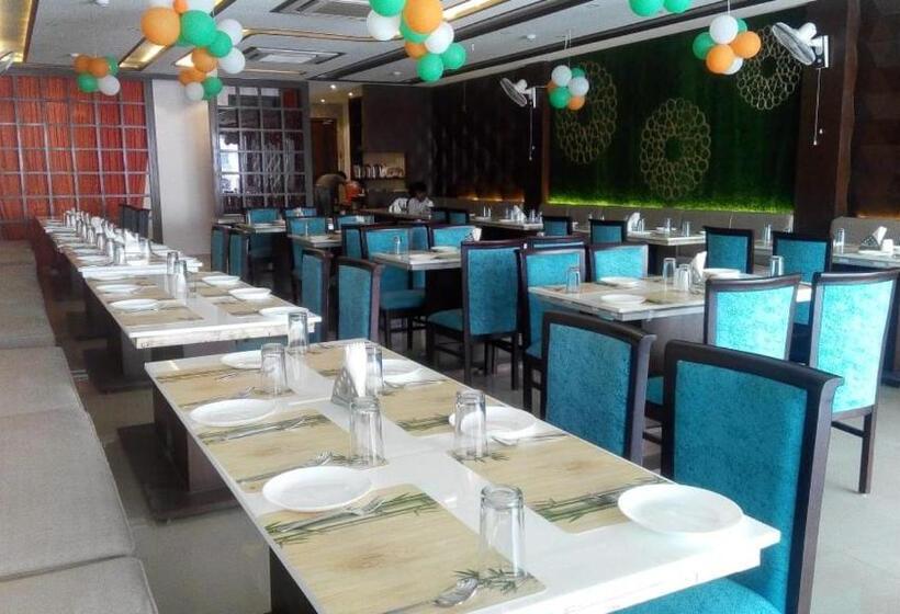 Отель Central Grand