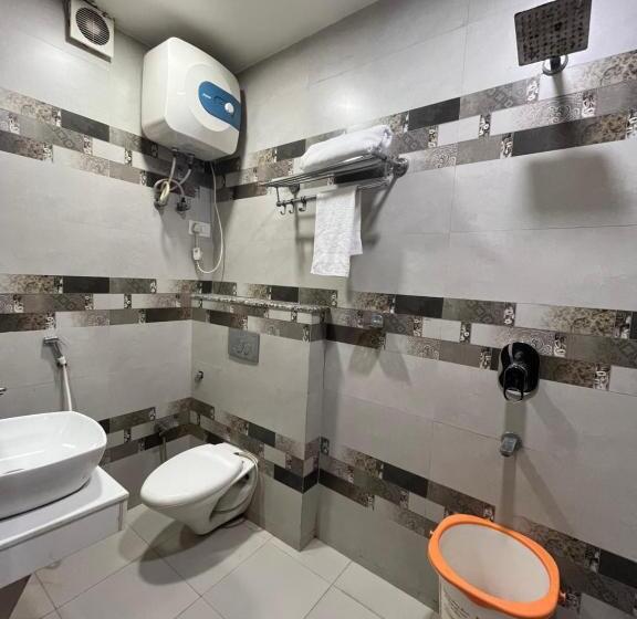 Отель Central Grand