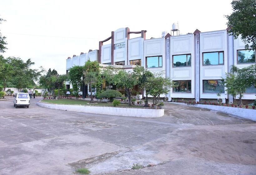 호텔 Clarks Inn Express Baddi