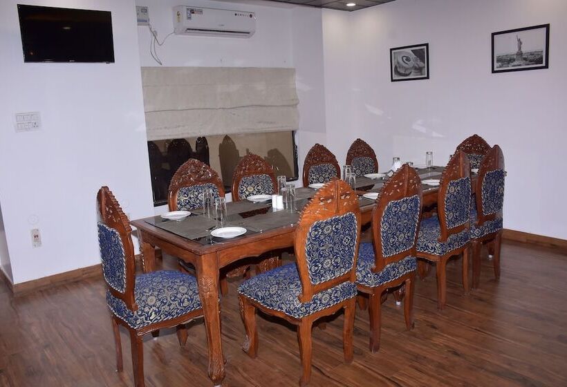 호텔 Clarks Inn Express Baddi