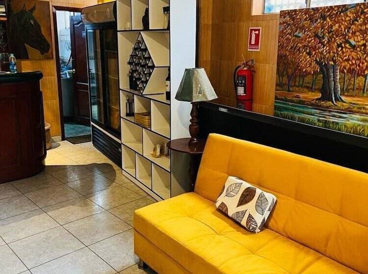 فندق Estrellita Inn