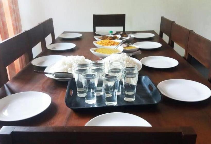 فندق Forest Edge Bungalow   Wilpattu