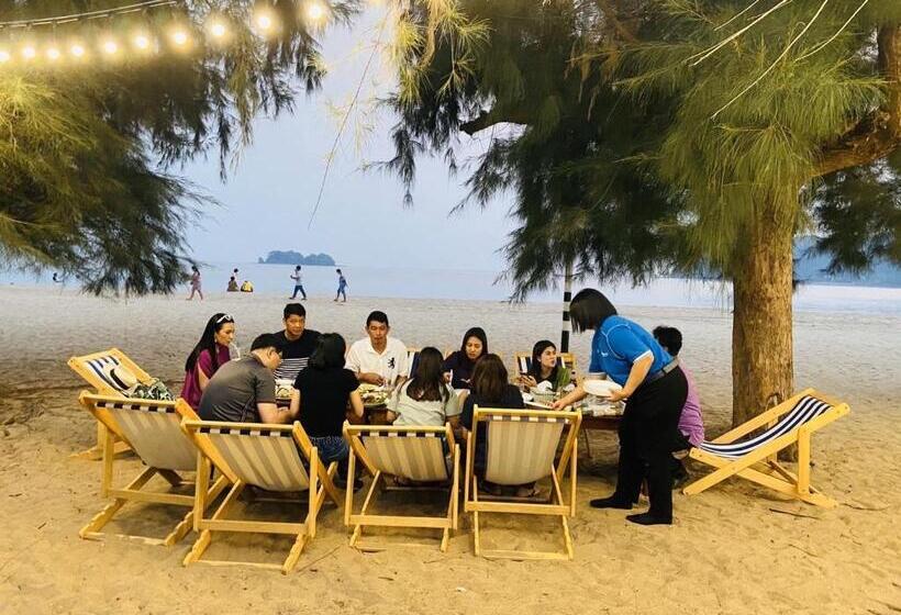 호텔 Laemsing Natural Beach Resort