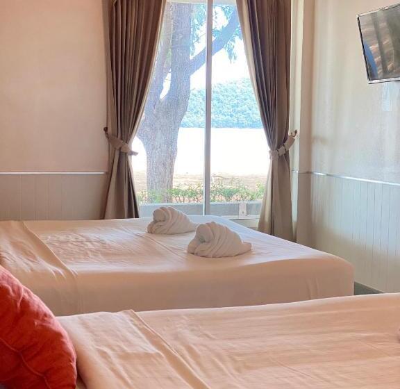 호텔 Laemsing Natural Beach Resort