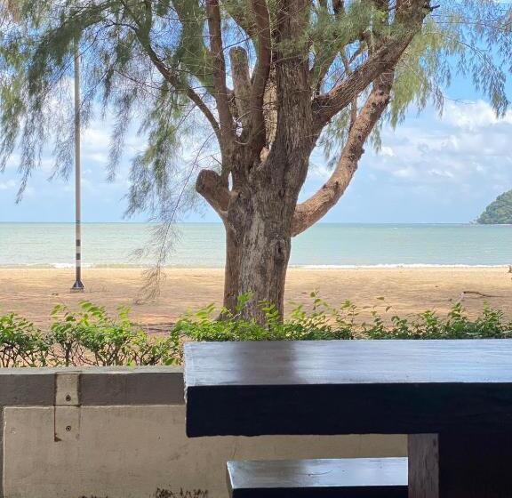 호텔 Laemsing Natural Beach Resort