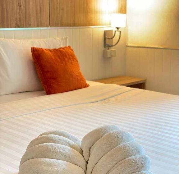 호텔 Laemsing Natural Beach Resort