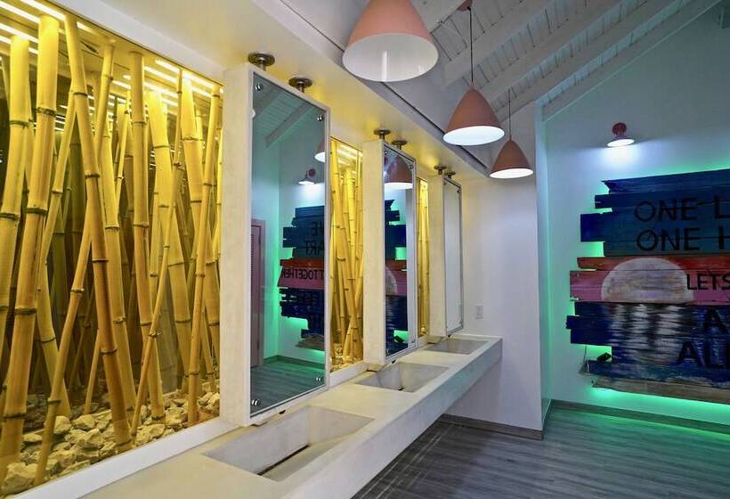 هتل Luna Beach Luxury Boutique Beach Front Resort