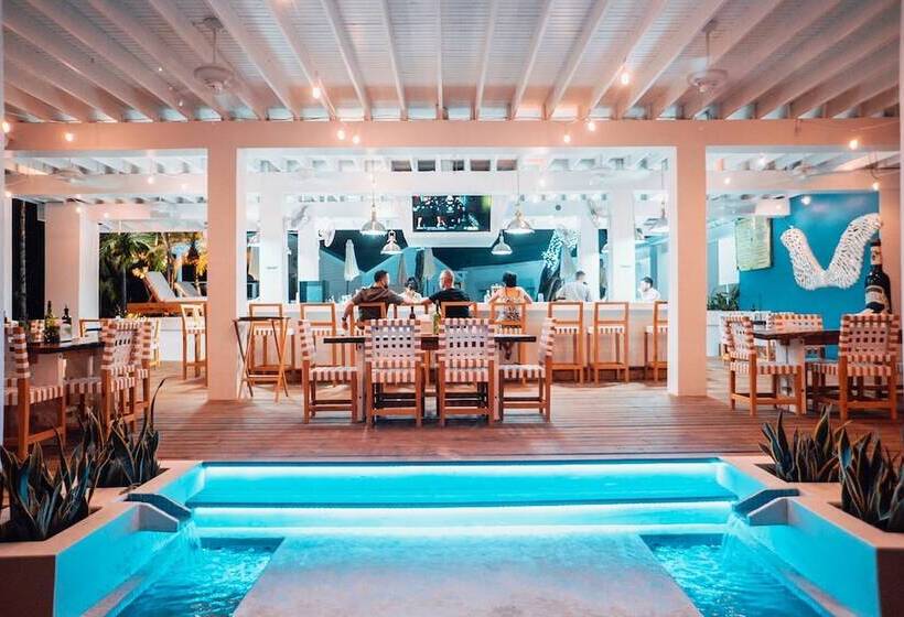 هتل Luna Beach Luxury Boutique Beach Front Resort