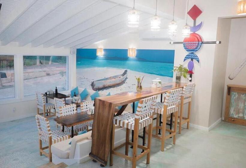 هتل Luna Beach Luxury Boutique Beach Front Resort